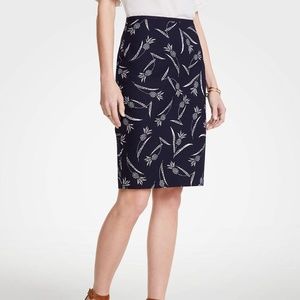 Ann Taylor Pineapple Pencil Skirt - navy, size 4